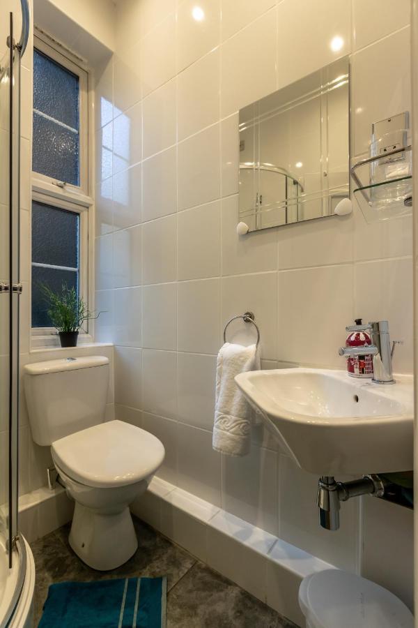 The Wanderlust - 1 Bedroom Apartment L Sleeps 4 With Sofa Bed L Prime Location Plus Free Wifi L Perfect For Business & Leisure Travelers L 15Percent Off Weekly & 20Percent Off Monthly Stays! London Ngoại thất bức ảnh